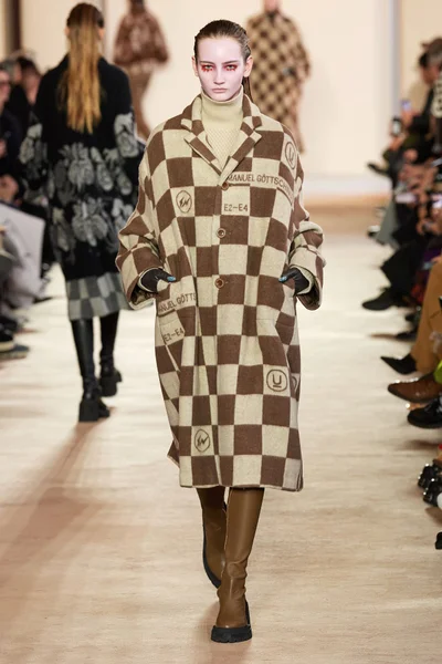 Look 9